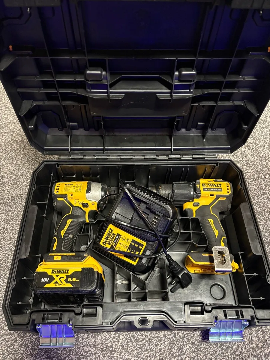 Dewalt Impact Driver and Drill Set - Image 2