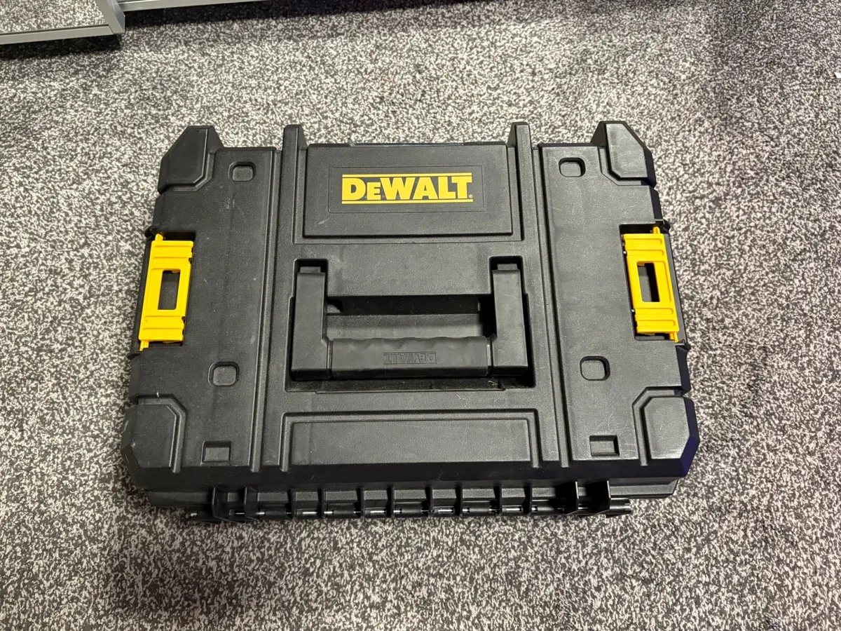 Dewalt Impact Driver and Drill Set - Image 3