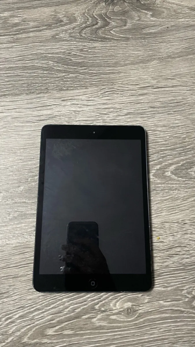 iPad Mini 2 Not Turning On For Parts or Repair - Image 1