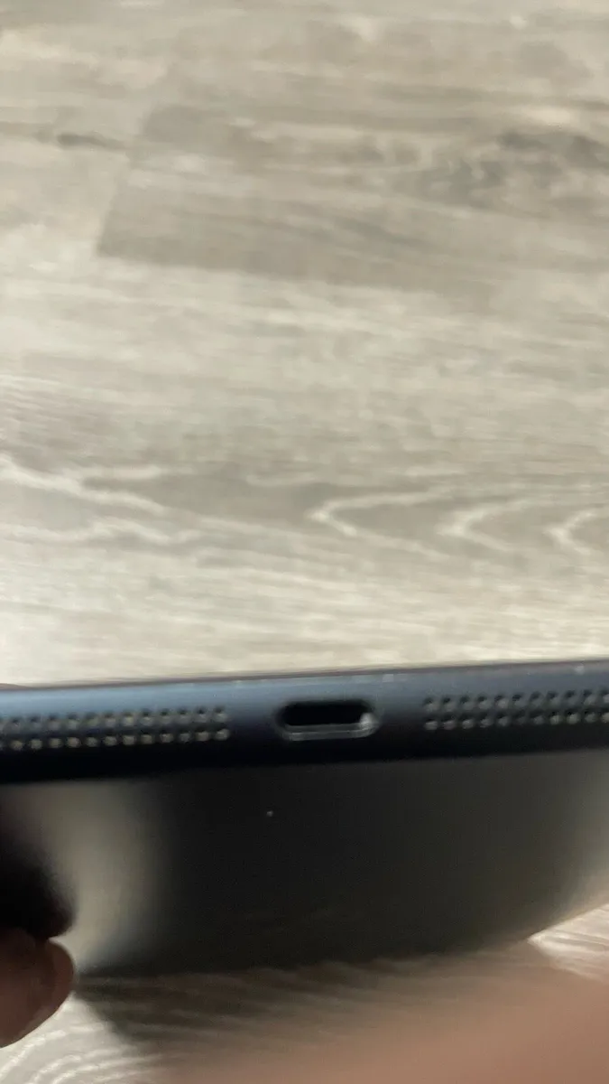 iPad Mini 2 Not Turning On For Parts or Repair - Image 3