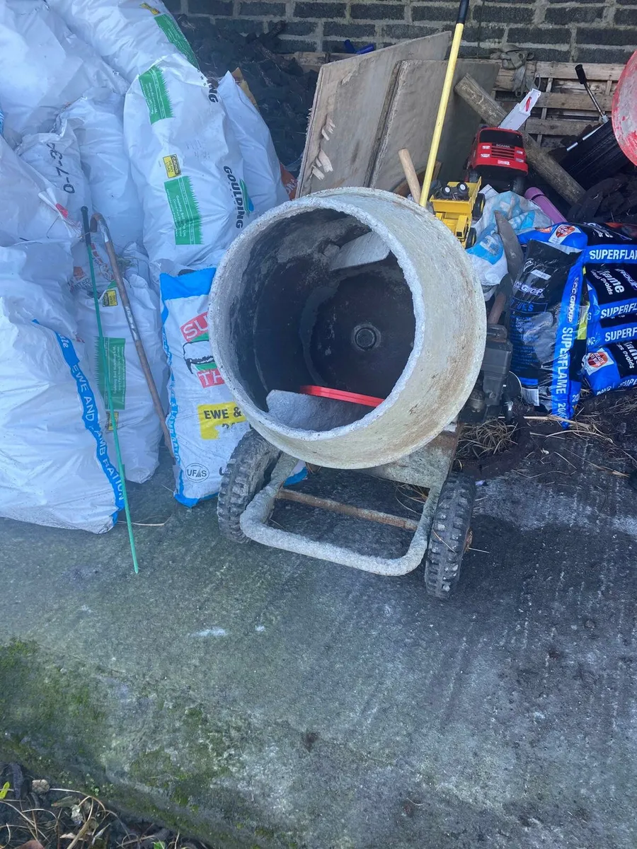 Barrow mix cement mixer - Image 1