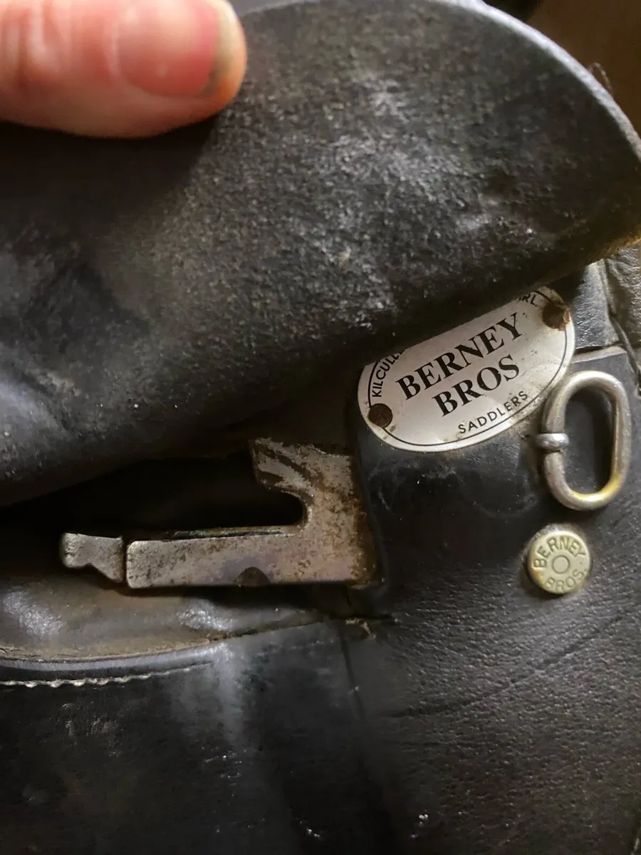 18 “ Berney brothers black Leather saddle - Image 2
