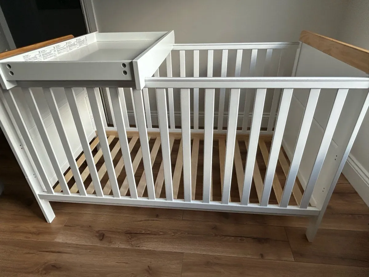 Baby Elegance Cot Bed in White - Image 2
