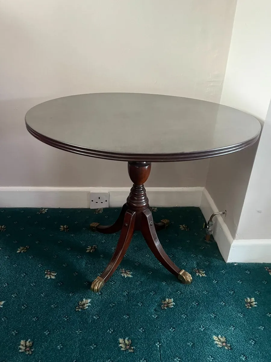 Mahogany round side table - Image 1