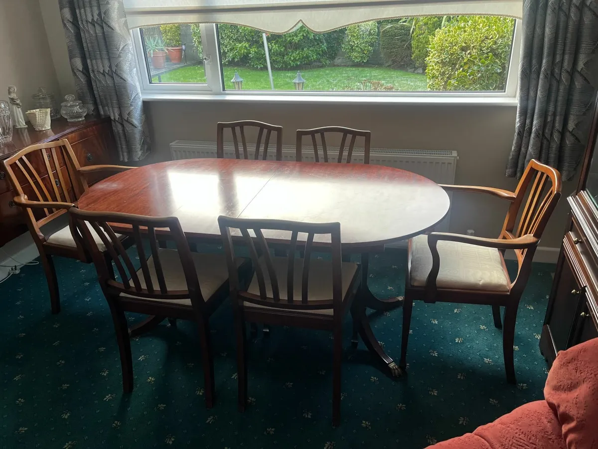 Mahogany table and 6 chairs - Image 1