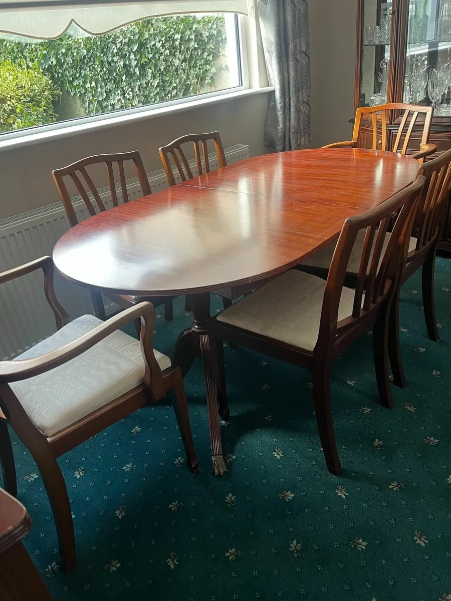 Mahogany table and 6 chairs - Image 3