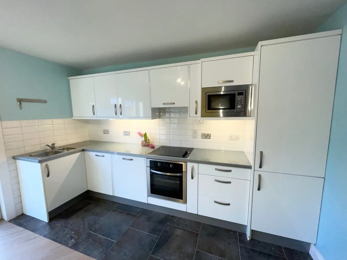 Fitted Kitchen + Integrated appliances - Image 3