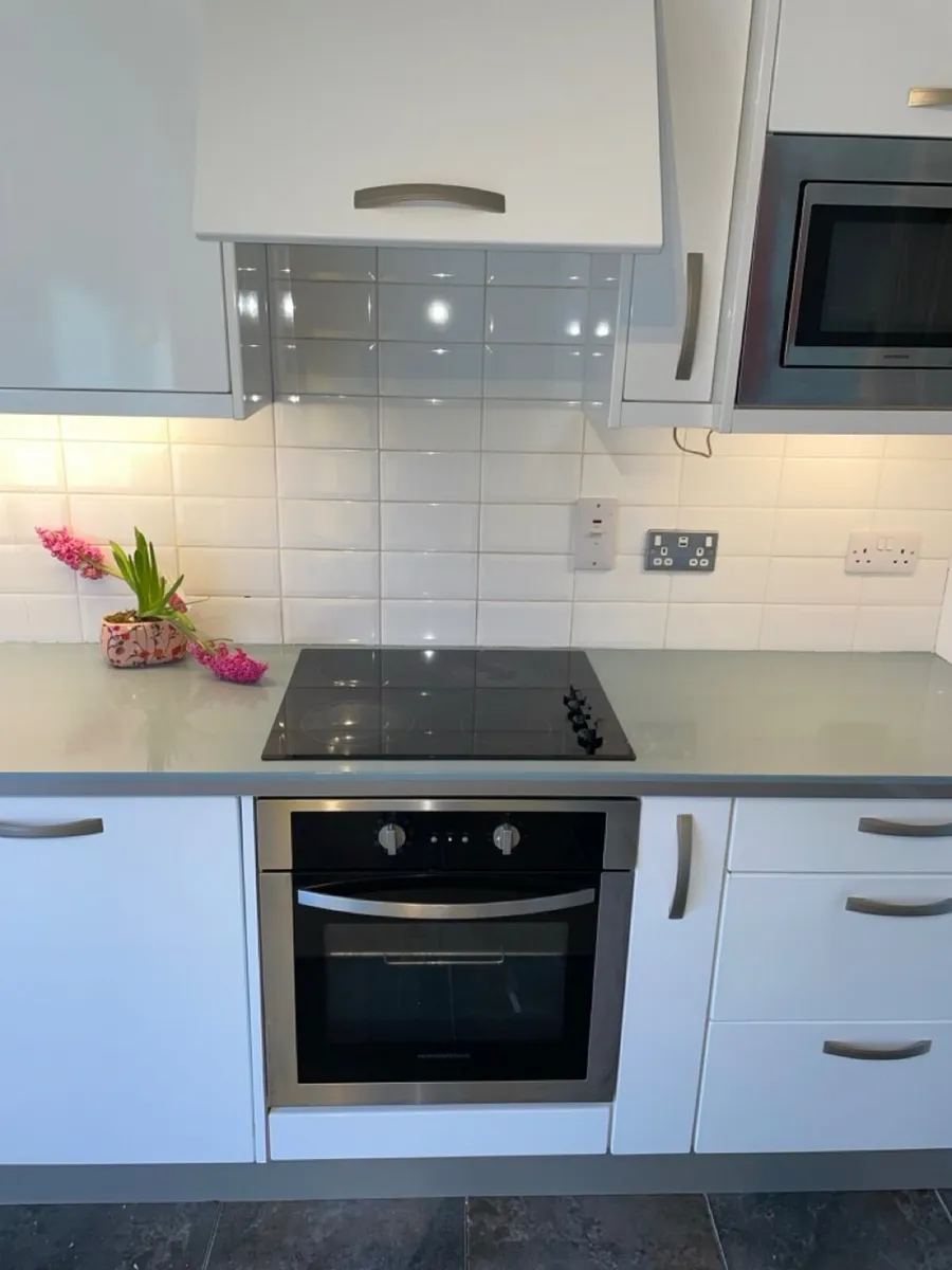 Fitted Kitchen + Integrated appliances - Image 4