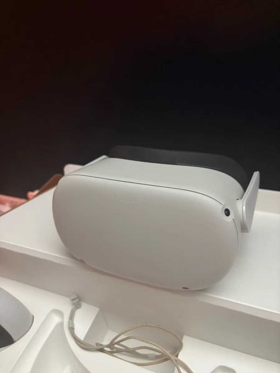 Meta Quest 2 - Image 2