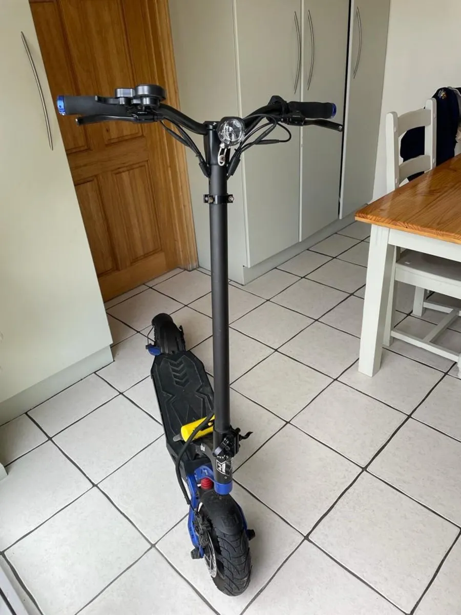 Kaabo Mantis 10 800W eScooter Electric Scooter - Image 1