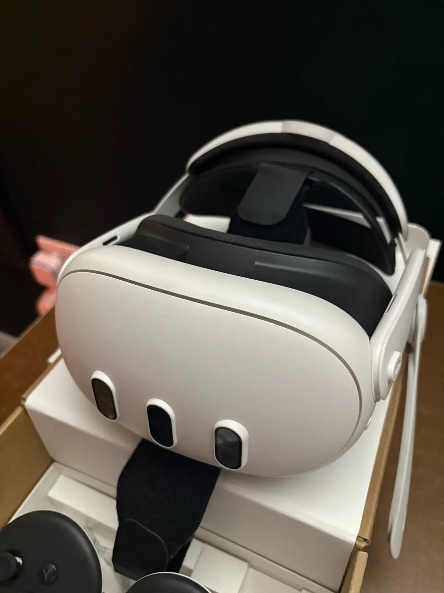 Meta Quest 3 - Image 1