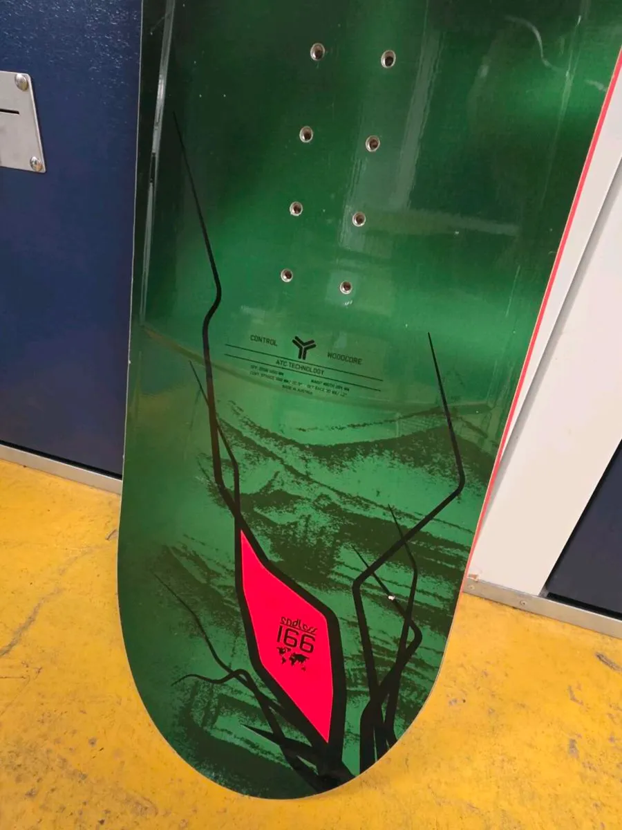 Brand new Elan snowboard - Image 4