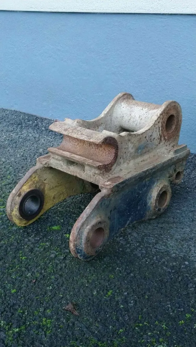 BOBCAT QUICK HITCH 35mm pin - Image 1