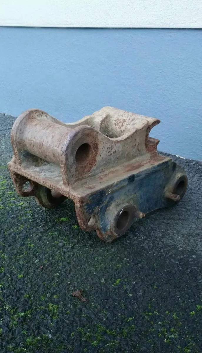 BOBCAT QUICK HITCH 35mm pin - Image 2