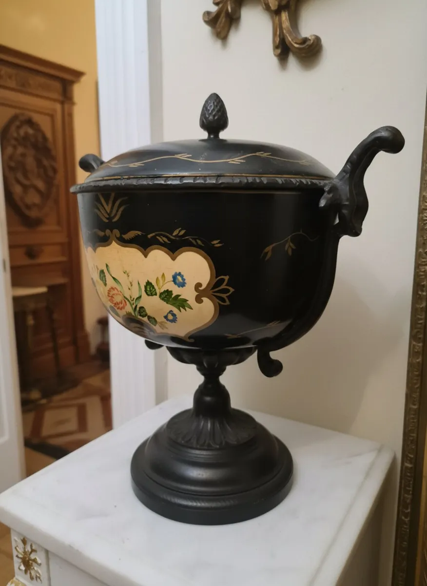 Cast iron lidded urn - Image 1