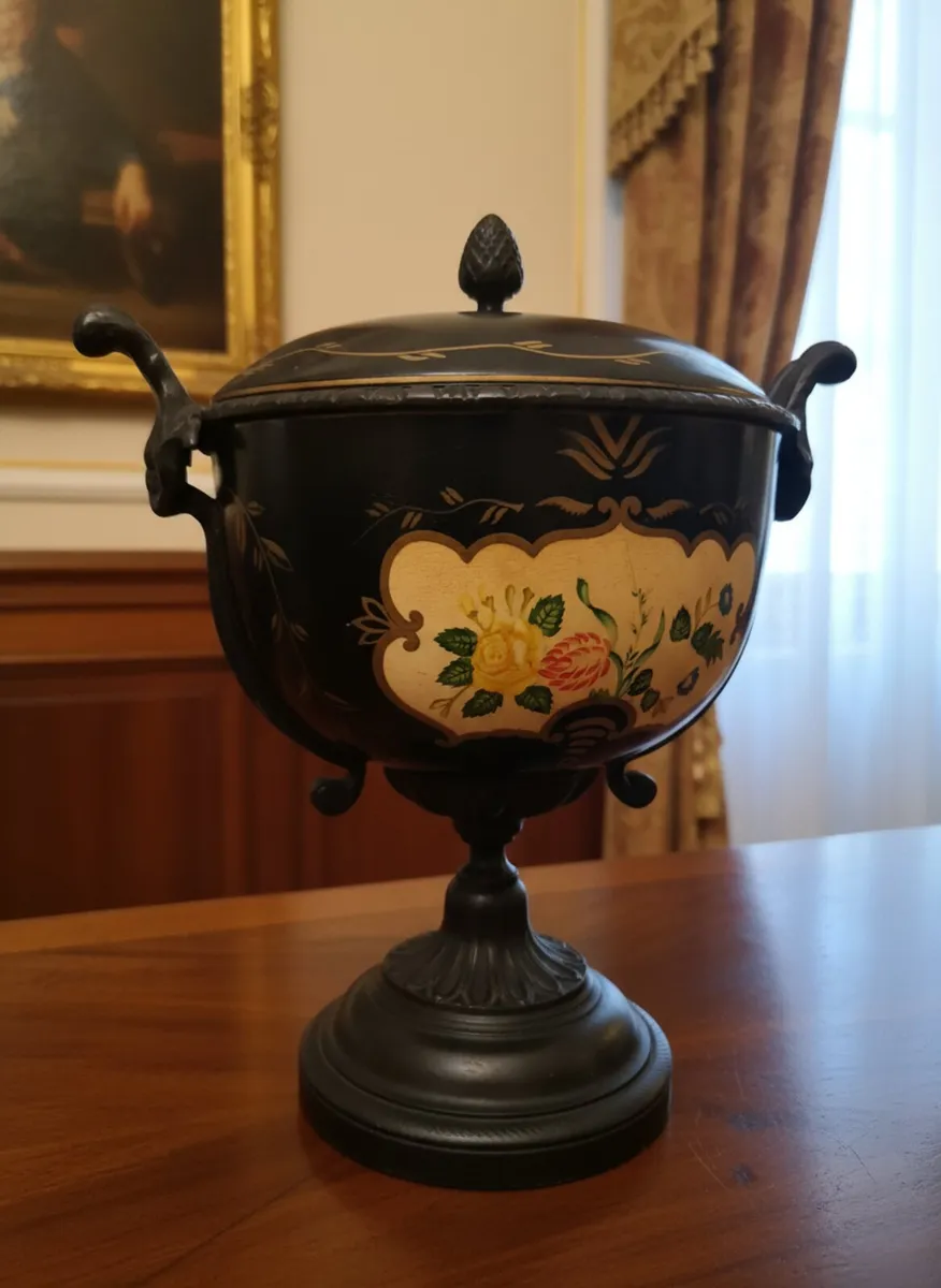 Cast iron lidded urn - Image 2