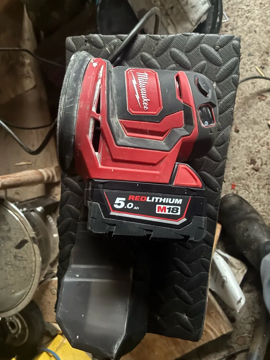 Milwaukee palm sander - Image 2