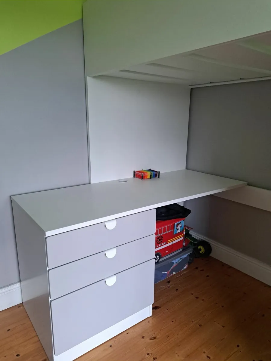 Kids bed with desk and wardrobe - Image 4
