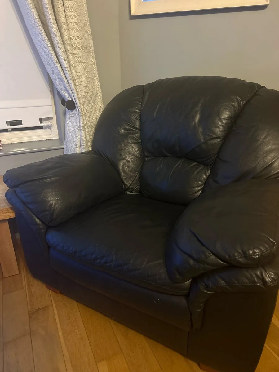 Black leather arm chair - Image 1