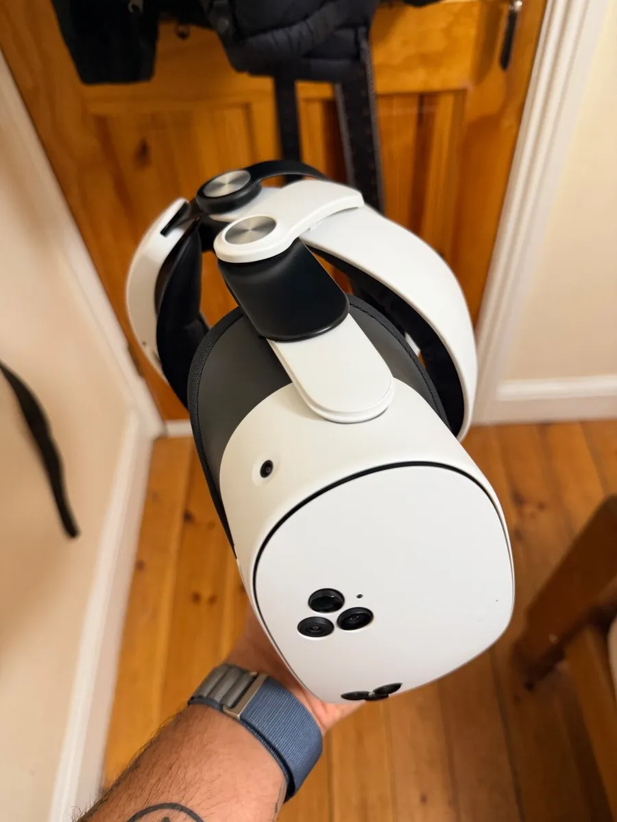 Meta Quest 3S VR Headset 128GB + Strap + Carry Ca - Image 3