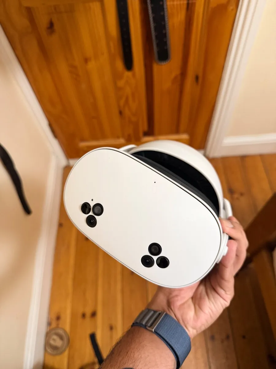 Meta Quest 3S VR Headset 128GB + Strap + Carry Ca - Image 4