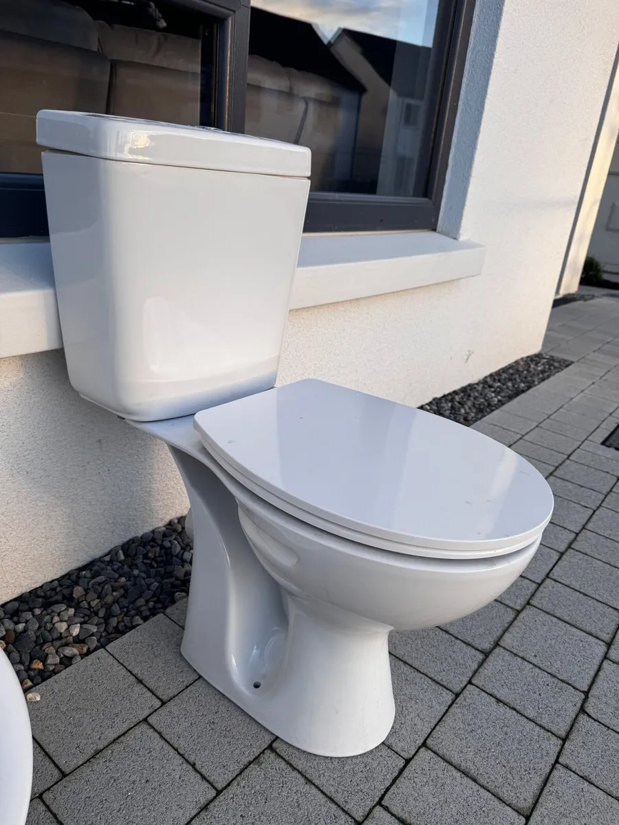 Toilet and Bathroom wash basin - Image 2