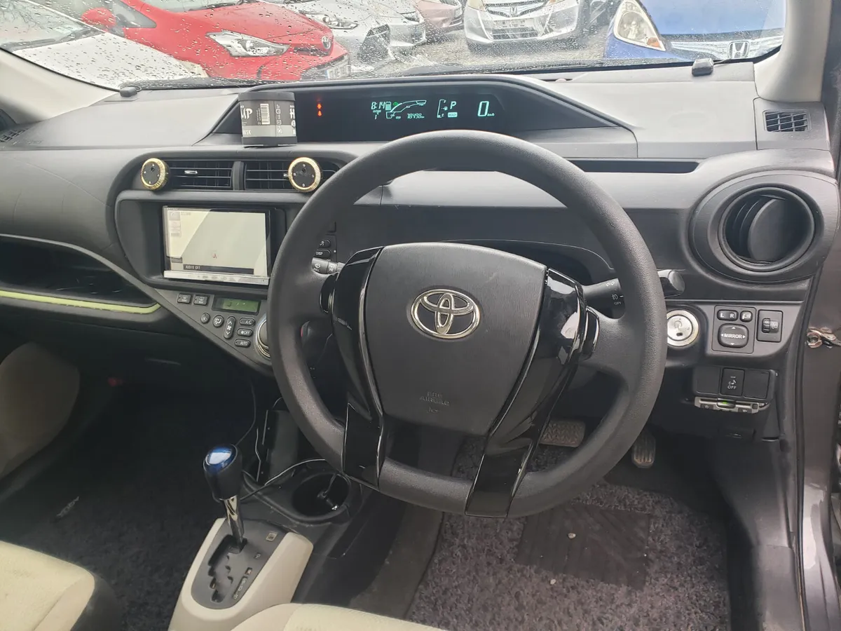 2013 toyota aqua - Image 4