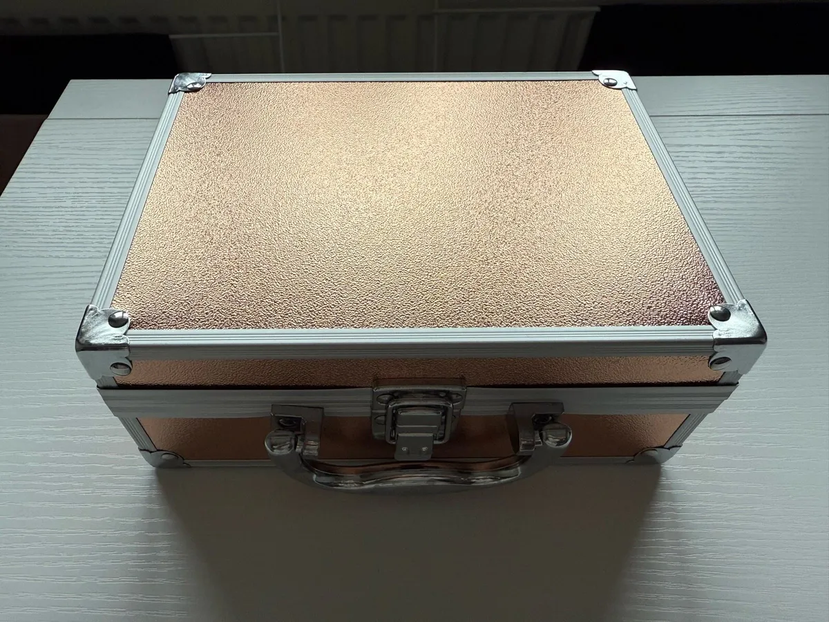 Brand new Technic make up set - Image 2