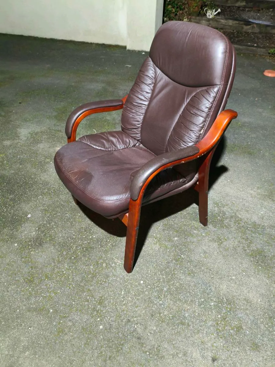 Beautiful solid chair , good and comfortable - Image 1