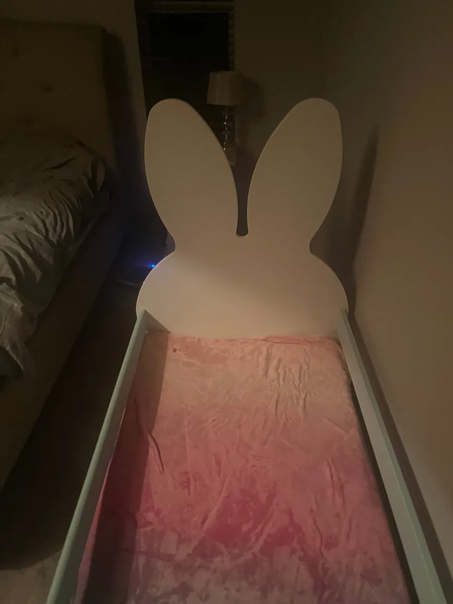 Toddler bed - Image 1