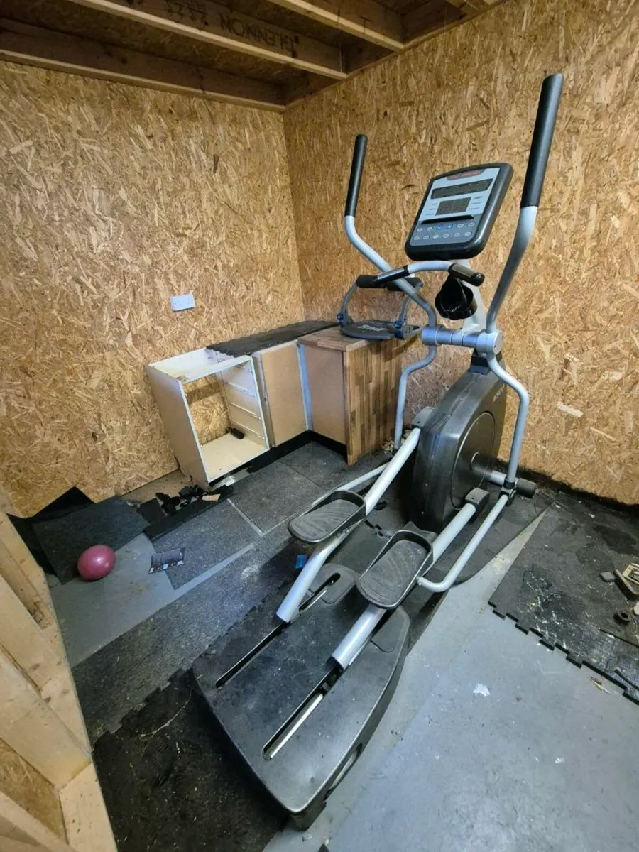 Cross trainer - Image 1