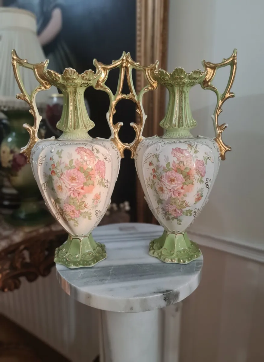 Antique vases POSTAGE AVAILABLE - Image 2