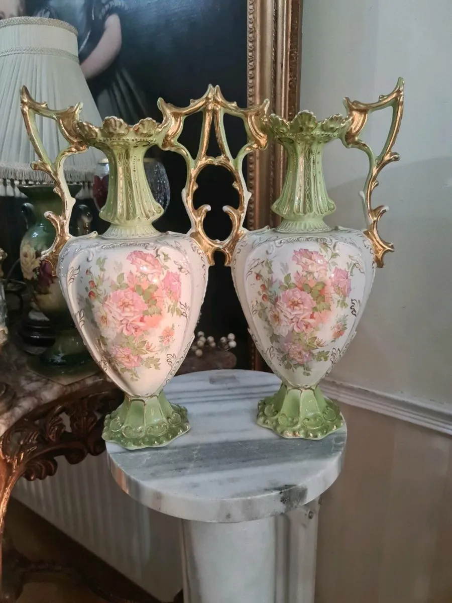 Antique vases POSTAGE AVAILABLE - Image 3