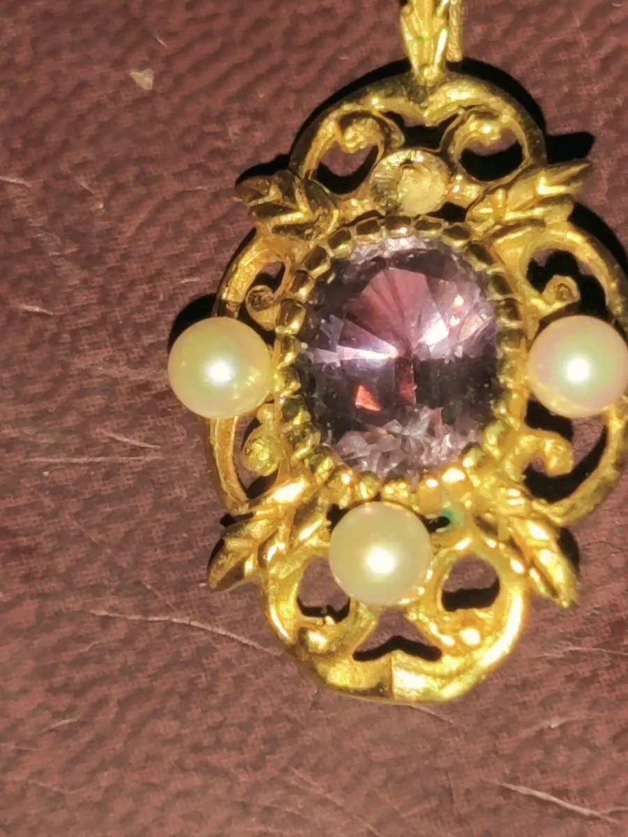 GLITTERY BALL AMETHYST & PEARL, 10CT Gold Necklace - Image 3