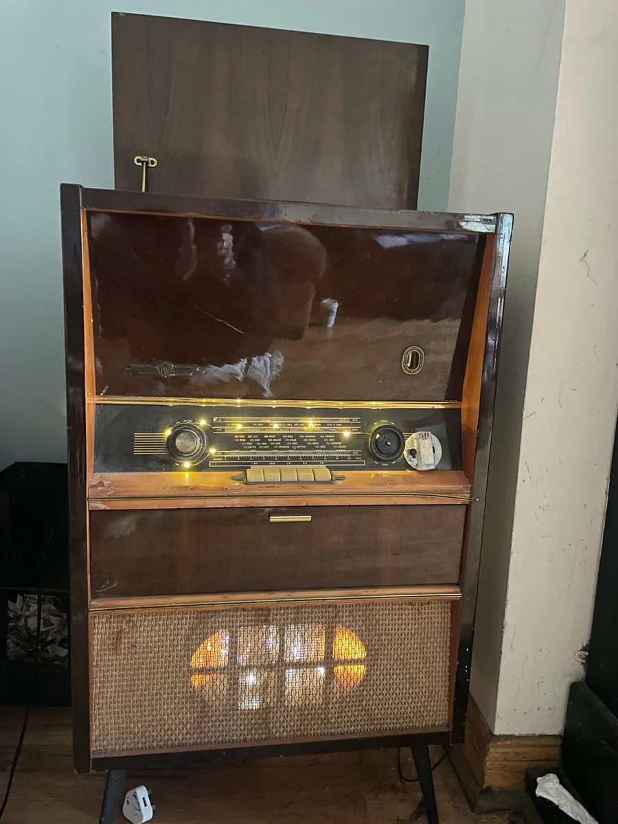 Antique radiogram - Image 1