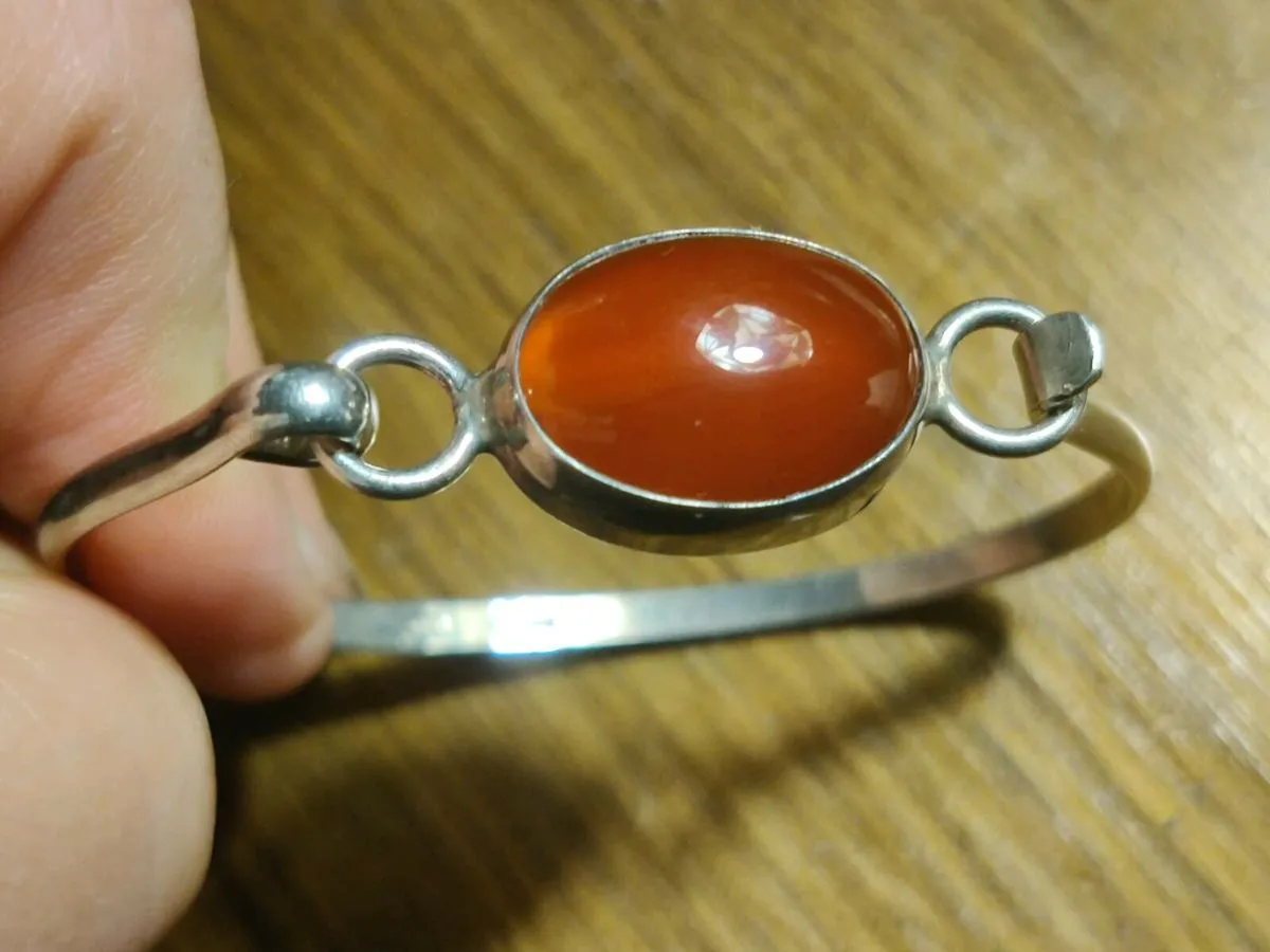 OVAL CARNELIAN, 925 Silver CHUNKY Vintage Bangle ! - Image 1