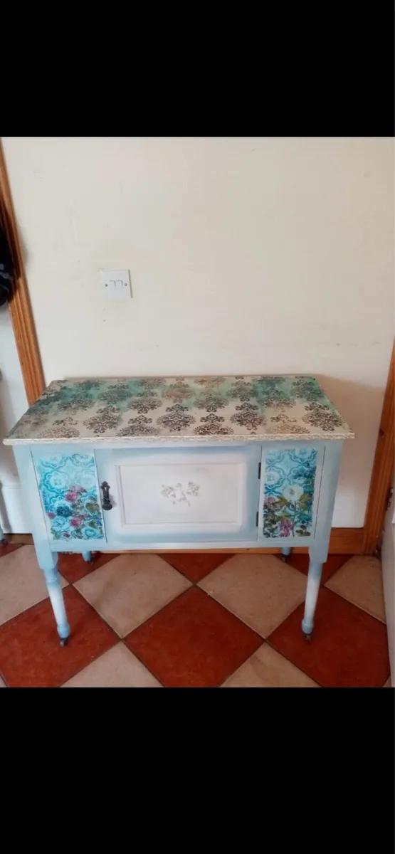 Antique furniture - Image 1