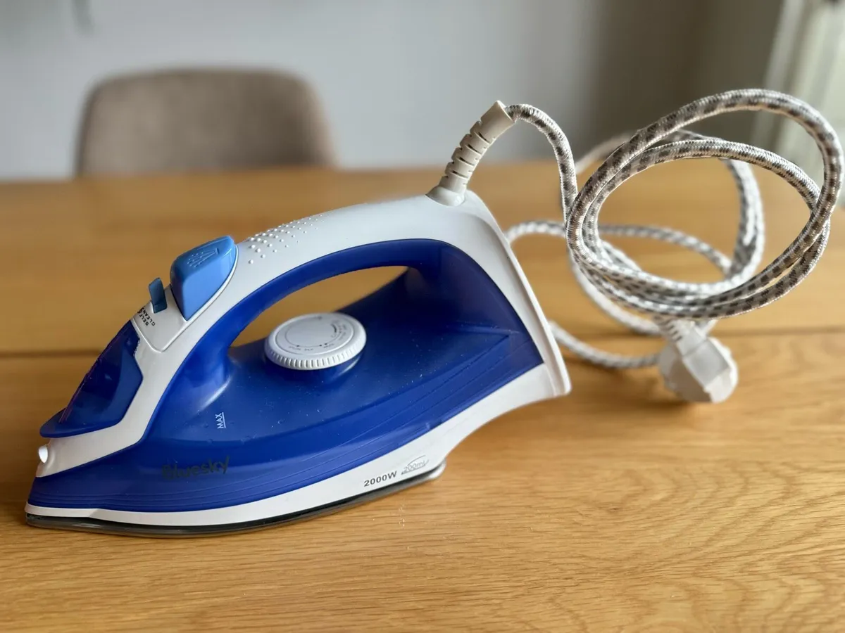 Steam iron, perfect working condition - Image 1