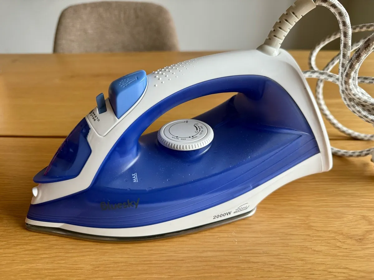Steam iron, perfect working condition - Image 2