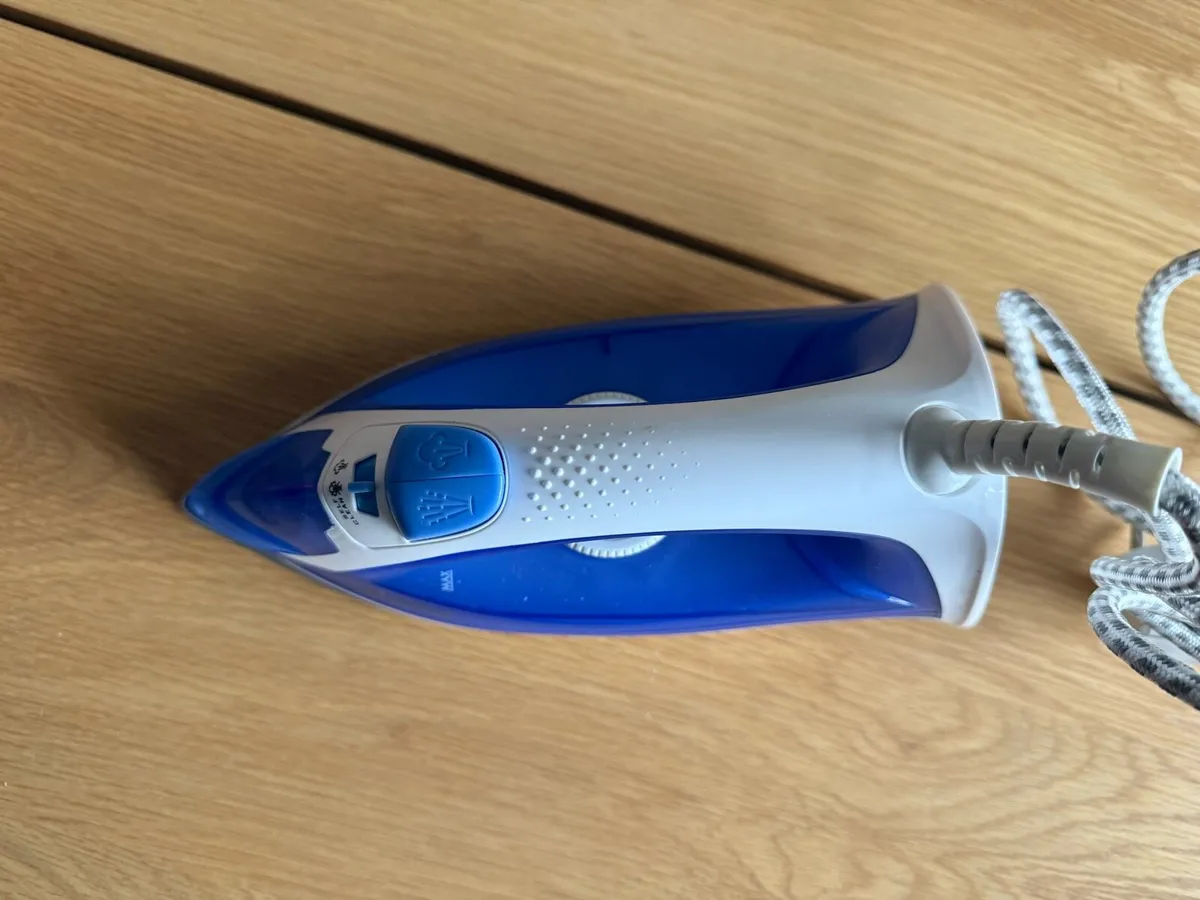 Steam iron, perfect working condition - Image 3