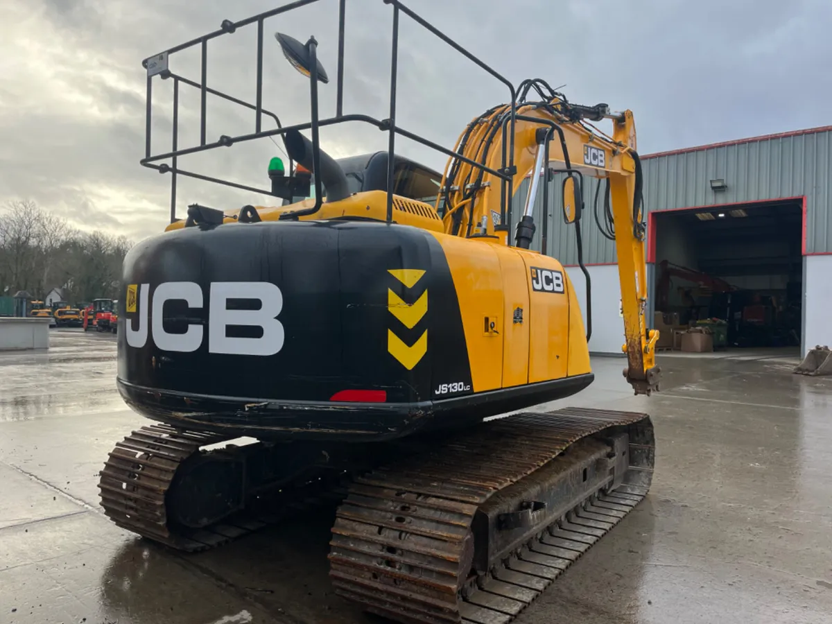 2019 JCB JS131LC Excavator - Image 4
