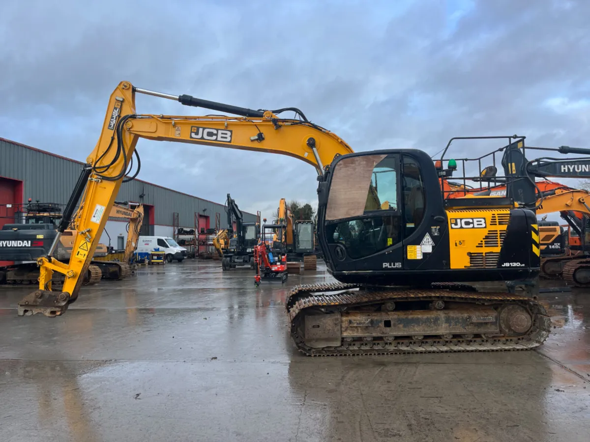 2019 JCB JS131LC Excavator - Image 1