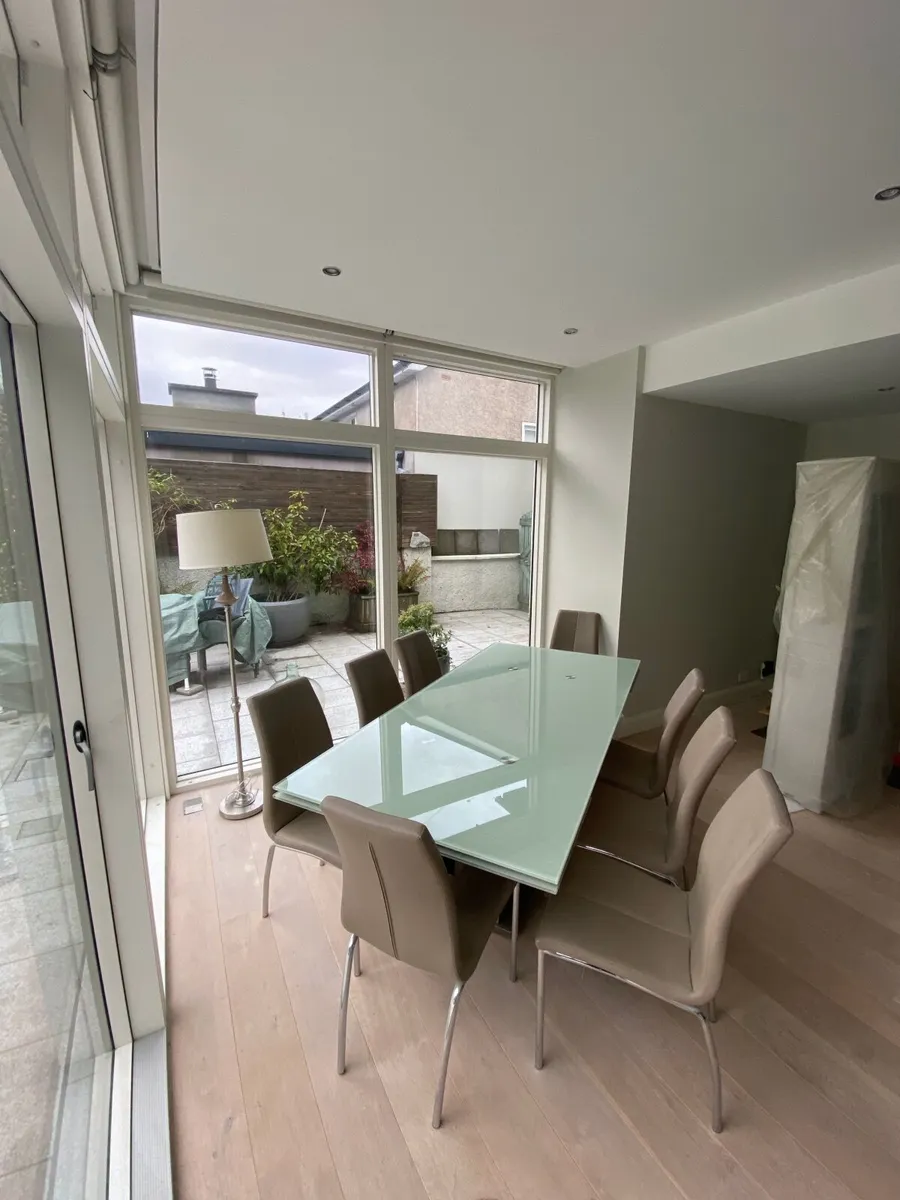 Dining table and chairs - Image 1