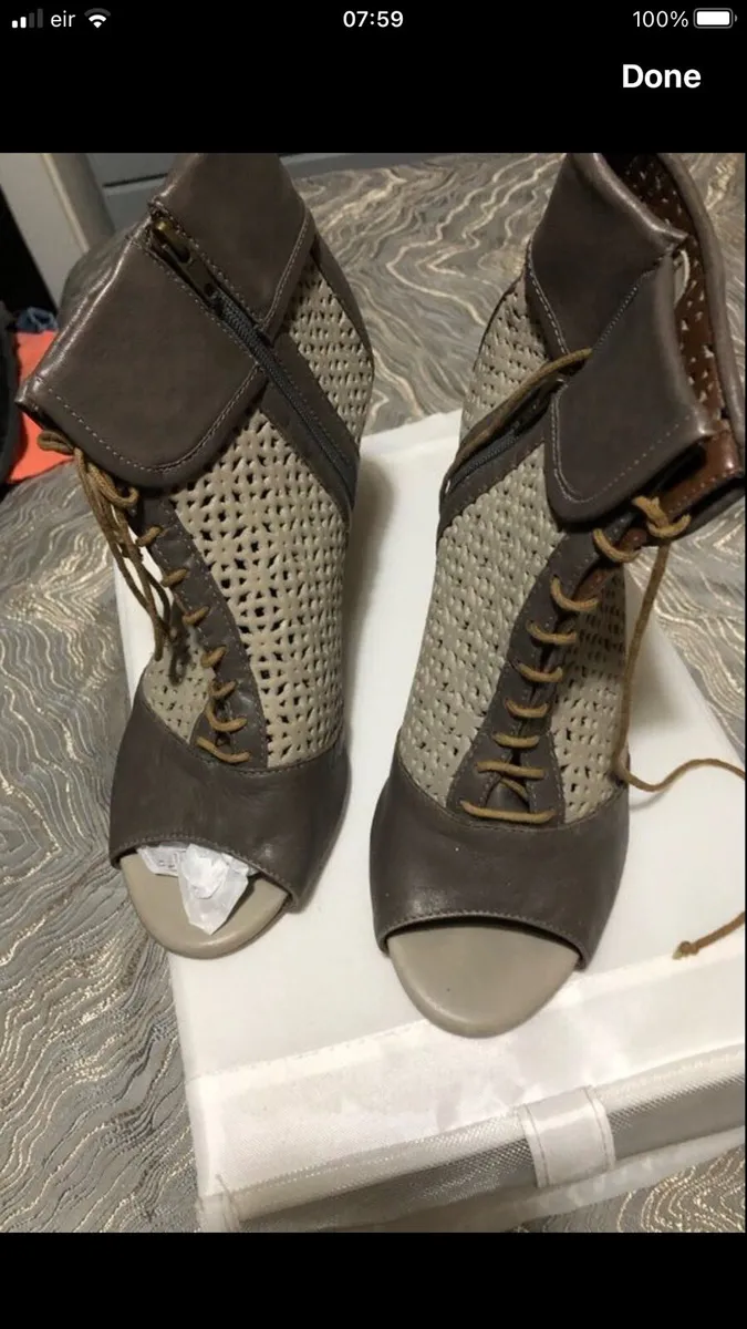 Ladies  new shoes size 5 €5 - Image 1