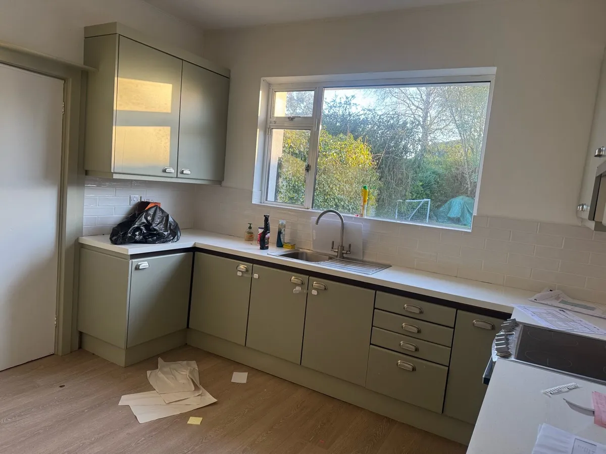 Solid kitchen - Image 1