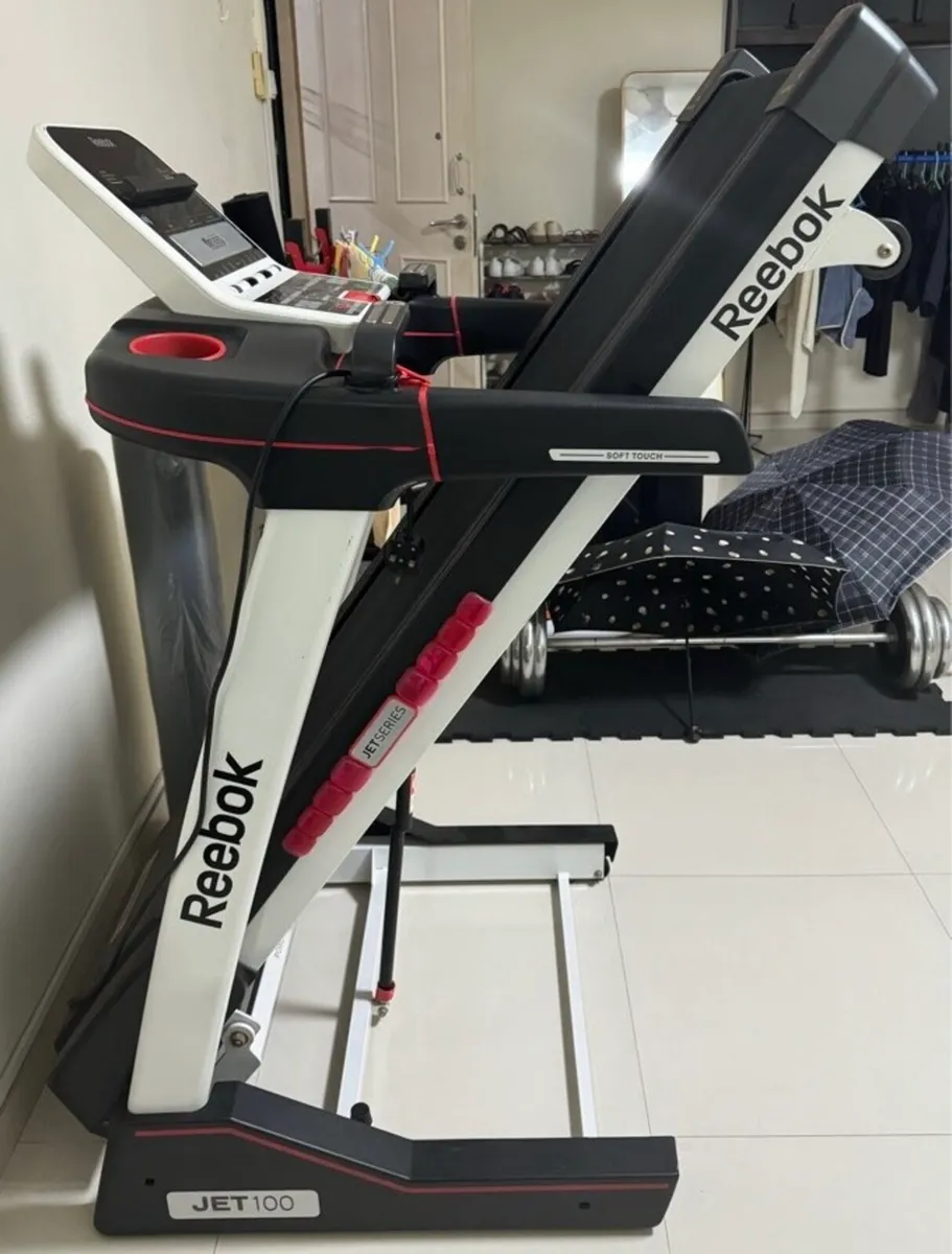 Reebok jet series 100 treadmill. 1-16km/1-12% incl - Image 1