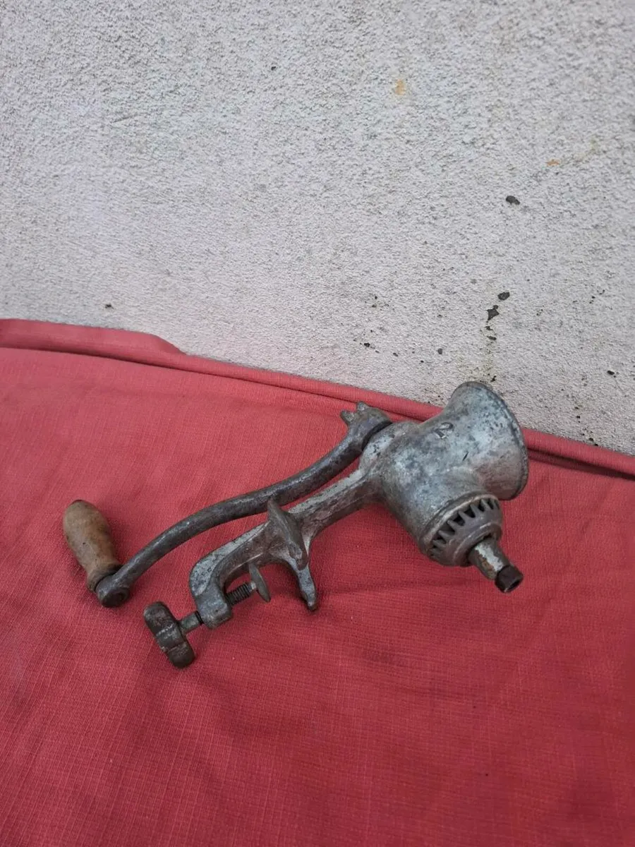 Vintage meat grinder - Image 2