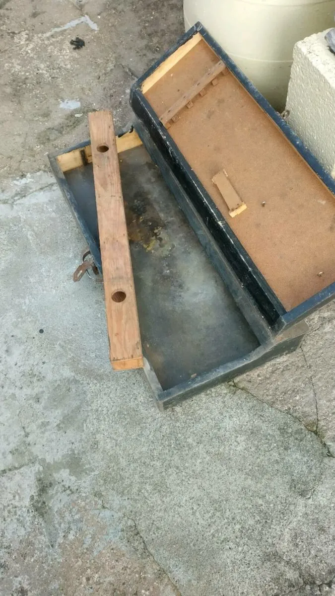 Vintage Carpenters wooden tool box - Image 1
