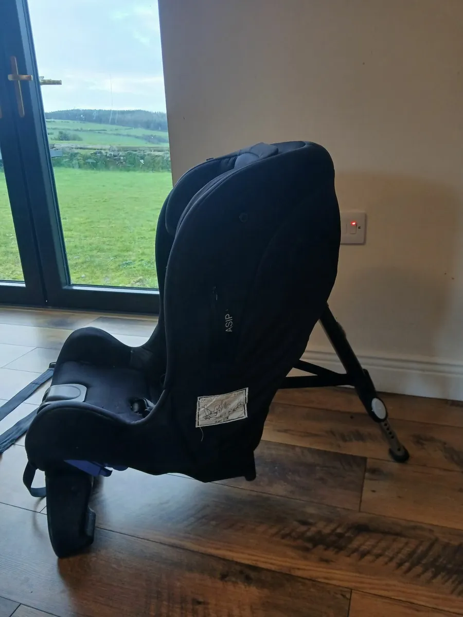 Axkid rear facing car seat - Image 2