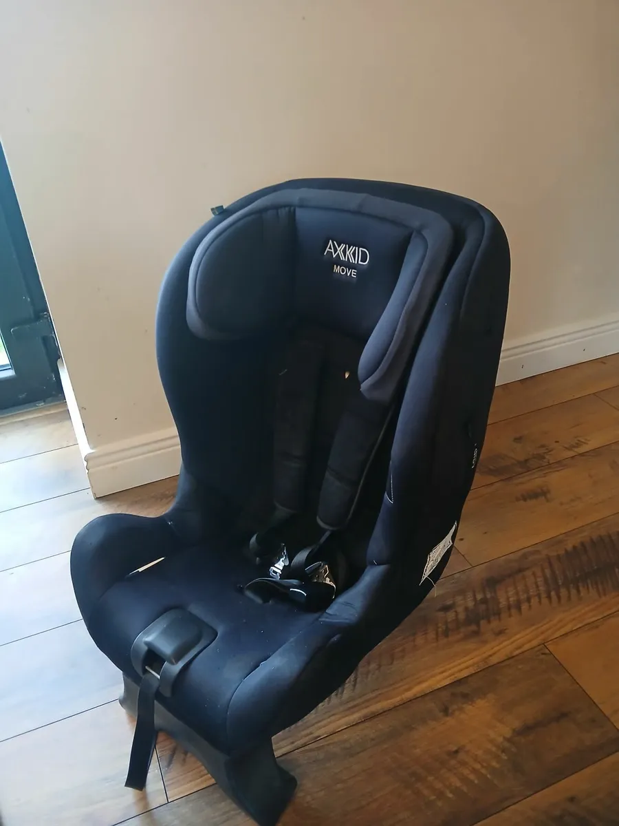 Axkid rear facing car seat - Image 1